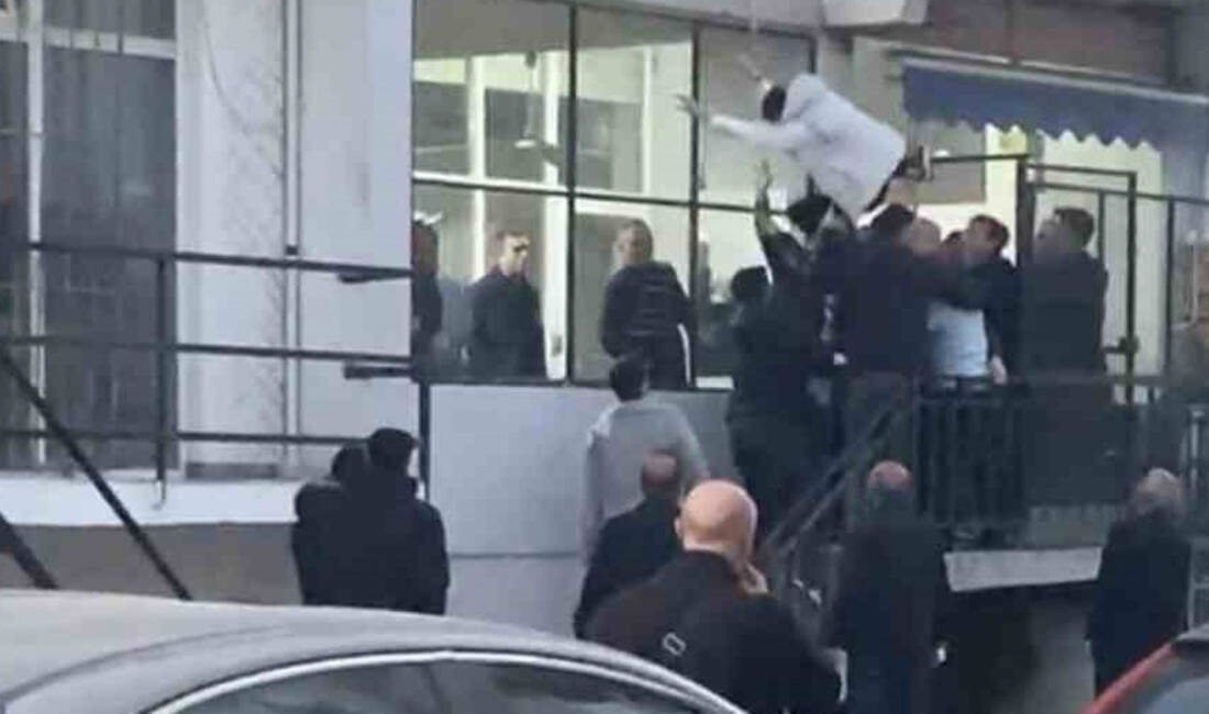 Bursa’da iki grup arasında çıkan tekmeli sopalı kavga cep telefonu