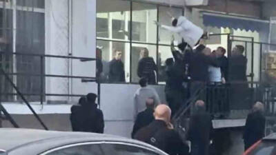 Bursa’da iki grup arasında çıkan tekmeli sopalı kavga cep telefonu