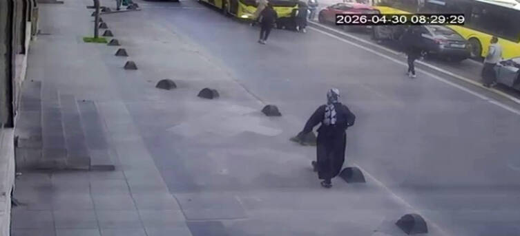 Kırmızı ışık ihlali yapan otobüs çocuğa çarptı 1 kirmizi isik ihlali yapan otobus cocuga carpti 1c667a953861