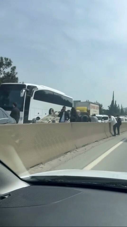 Bursa'da feci kaza! Otomobil takla attı 2 kontrolden cikan otomobil takla atip ters durdu 74b5ee6f7e4a