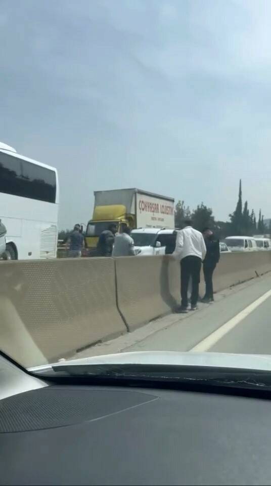 Bursa'da feci kaza! Otomobil takla attı 1 kontrolden cikan otomobil takla atip ters durdu c03ca58a7573