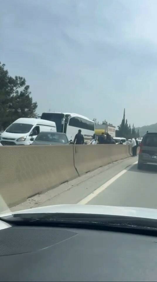 Bursa'da feci kaza! Otomobil takla attı 3 kontrolden cikan otomobil takla atip ters durdu d2fa88ca7d55