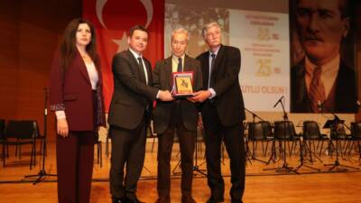 Yeni Kuşak Köy Enstitülüler Derneği’nin (YKKED), Aydınlanma Onur Ödülü’nün sahibi