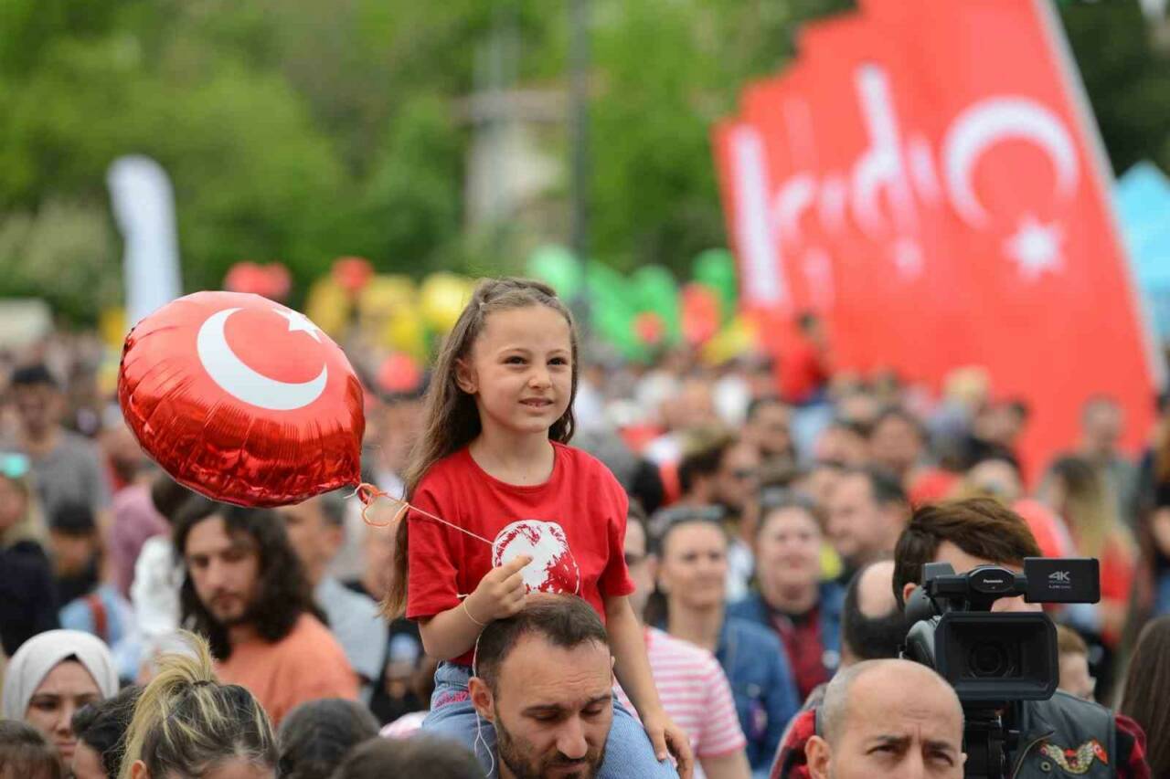 niluferde 23 nisan coskusu dolu dolu yasanacak c14d93de9b71