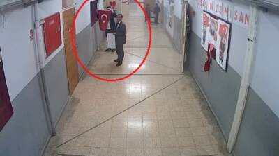 Bursa’nın İnegöl ilçesinde ilkokul öğrencileri, öğretmenlerinin dikkatlerini ve bayrak hassasiyetini