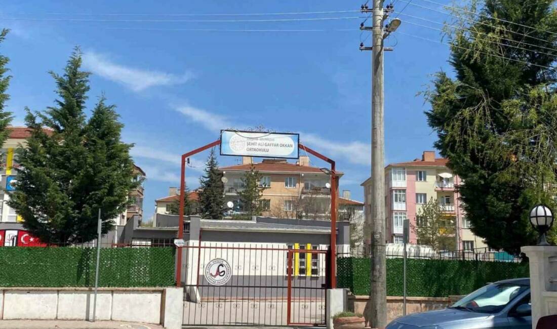 Okul çevresindeki ‘şüpheli’ ekipleri harekete geçirdi Eskişehir’de bir ortaokulun çevresinde şüpheli olarak ihbar edilen şahıs polis