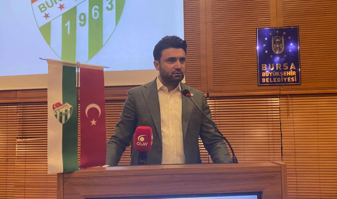 Başkan Enes Çelik: ‘Bursaspor’a gelmek için haber gönderiyorlar’ Bursaspor Başkanı Enes Çelik, Divan Kurulu toplantısında önemli açıklamalarda bulundu.
