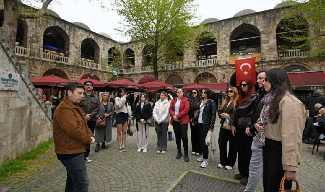 Osmangazi Belediyesi’nin düzenlediği gastronomi turunda Yalova Üniversitesi öğrencileri, Bursa’nın coğrafi