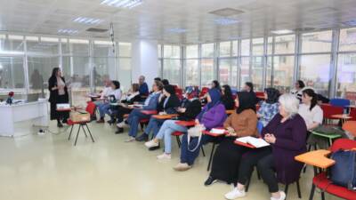 Osmangazi Belediyesi, OSMEK bünyesinde düzenlediği 72 saatlik girişimcilik eğitimleriyle adayları