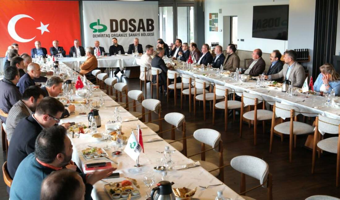 Otomotivciler DOSAB’da buluştu: Sektörün sorunları masaya yatırıldı DOSAB'da otomotiv ana ve yan sanayi temsilcileriyle sektörün sorunları masaya