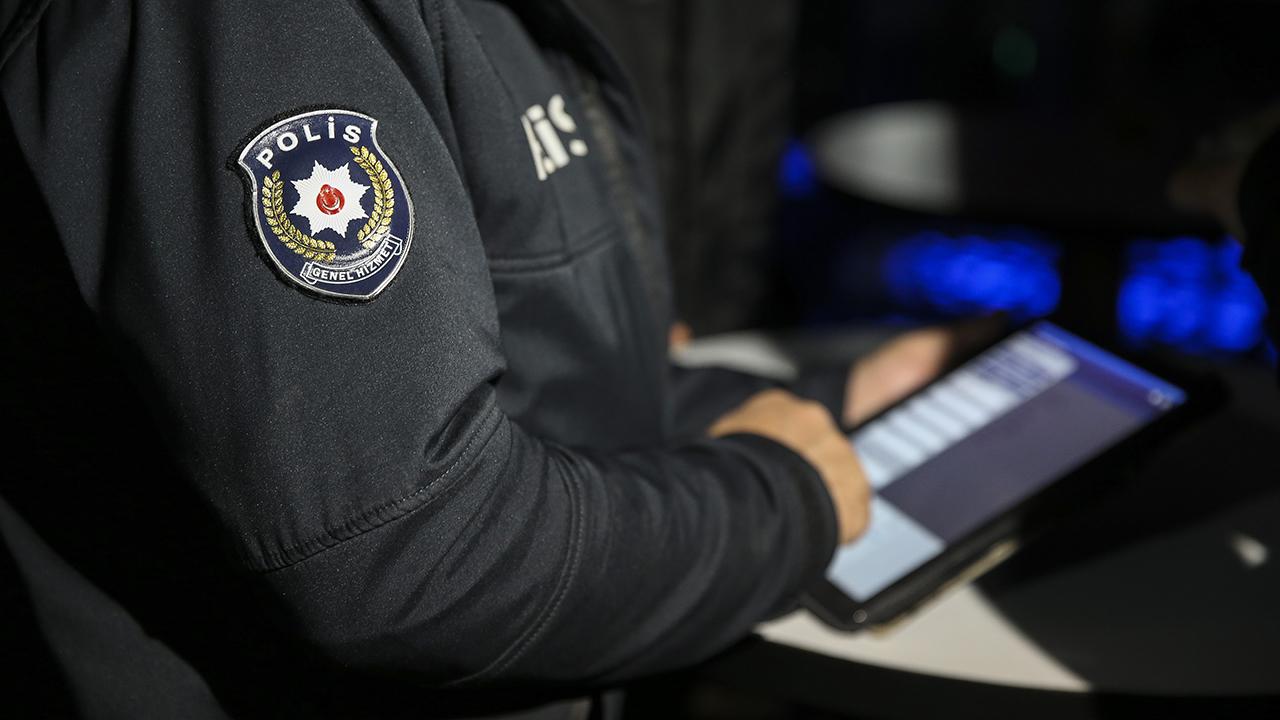 Kayseri'nin merkez Kocasinan ilçesinde trafikte kavga amaçlı araçlarından inen iki