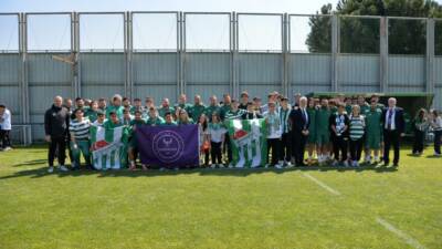 Şahinkaya Eğitim Kurumları öğrencileri, Bursaspor'un şampiyonluğunu ilan edeceği son maç
