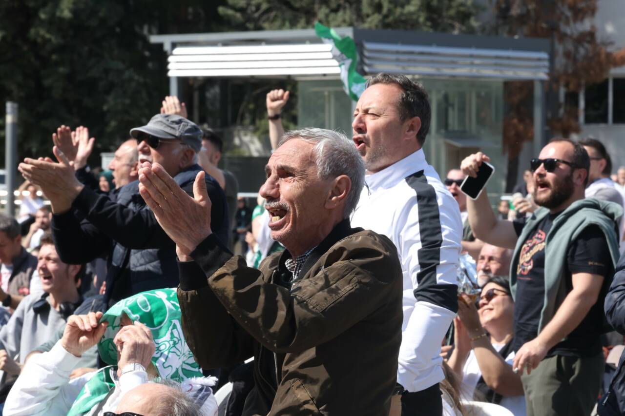 Bursaspor’un şampiyonluk heyecanı Nilüfer’de zirve yaptı 5 sampiyon 1