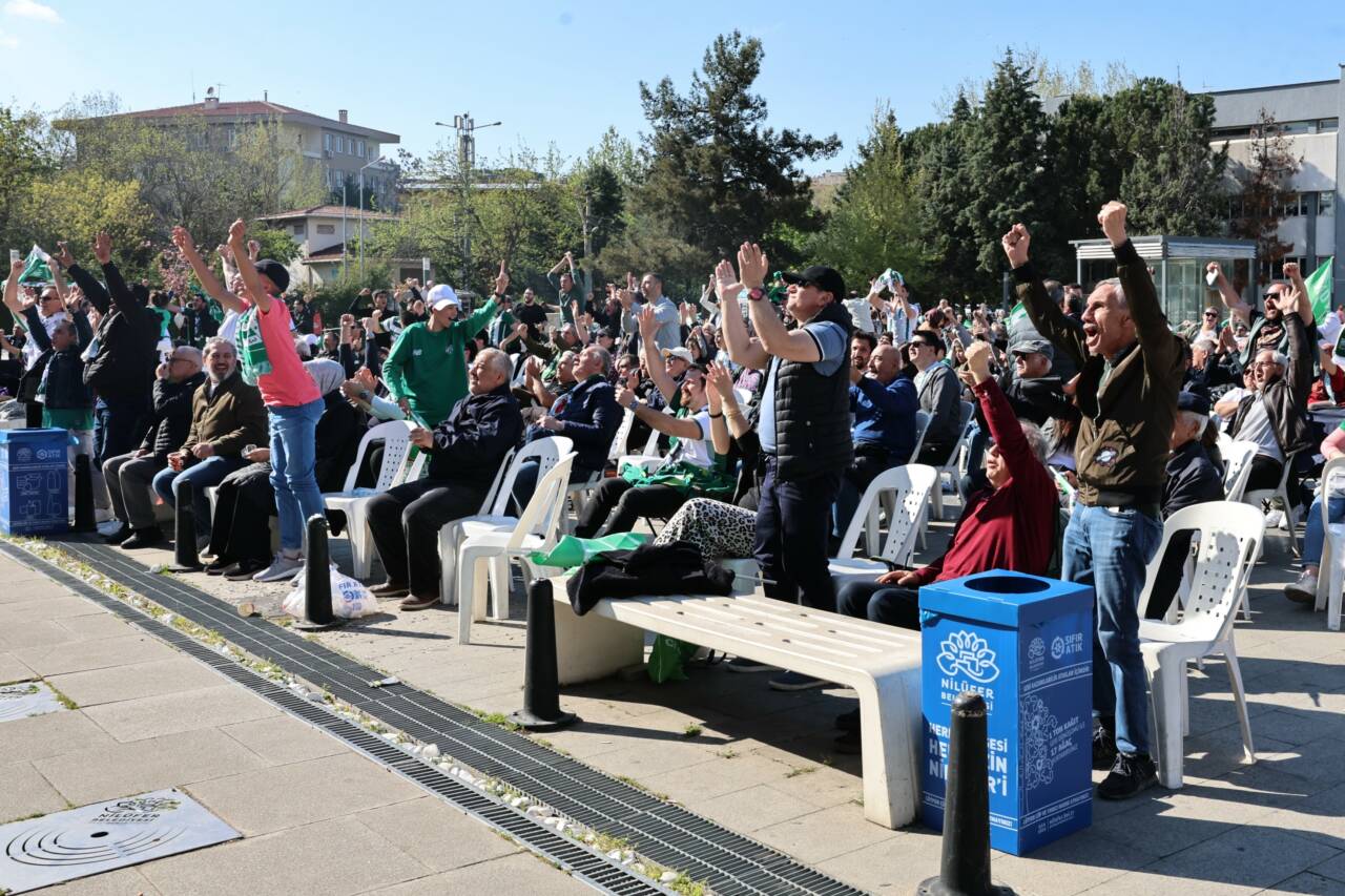 Bursaspor’un şampiyonluk heyecanı Nilüfer’de zirve yaptı 6 sampiyon 3