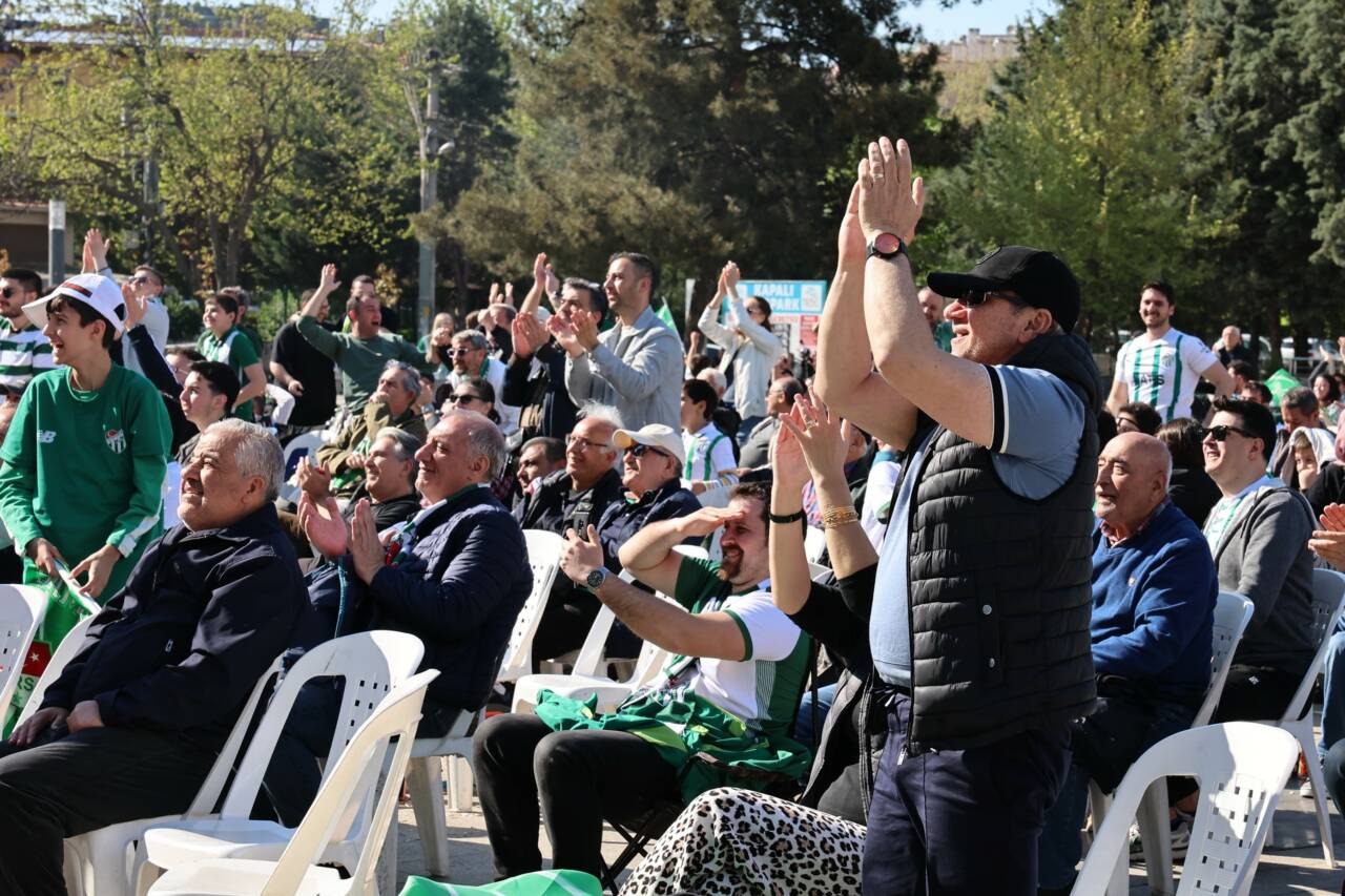 Bursaspor’un şampiyonluk heyecanı Nilüfer’de zirve yaptı 7 sampiyon 4