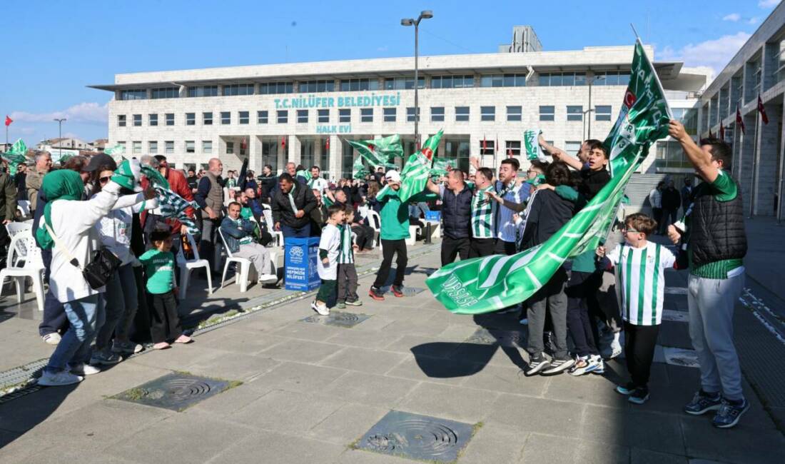 Bursaspor’un şampiyonluk heyecanı Nilüfer’de zirve yaptı Bursaspor’un şampiyonluğu Nilüfer’de büyük bir coşkuyla kutlandı. Nilüfer Belediyesi Halk