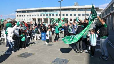 Bursaspor’un şampiyonluğu Nilüfer’de büyük bir coşkuyla kutlandı. Nilüfer Belediyesi Halk