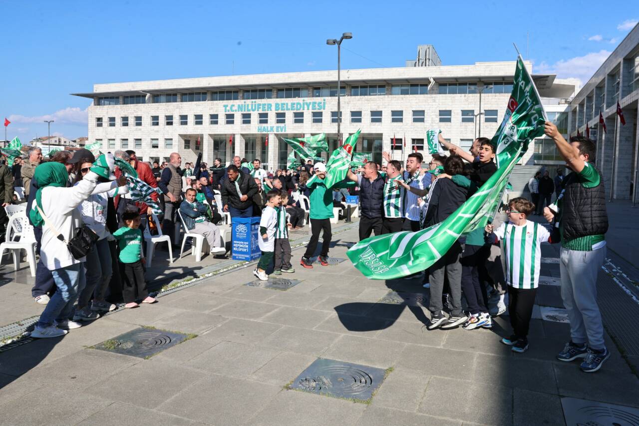 Bursaspor’un şampiyonluk heyecanı Nilüfer’de zirve yaptı 9 sampiyon 6