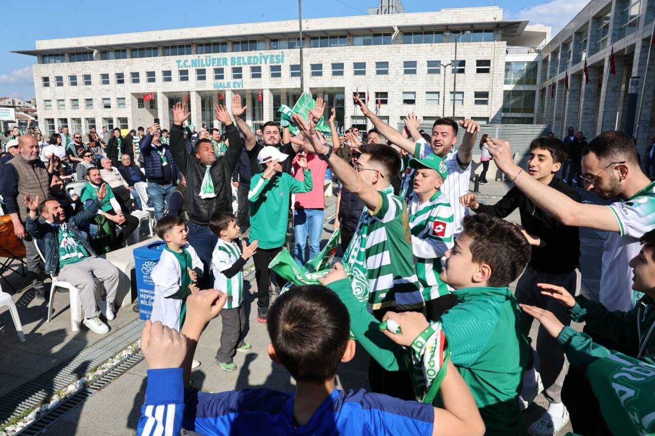 Bursaspor’un şampiyonluk heyecanı Nilüfer’de zirve yaptı 10 sampiyon 7