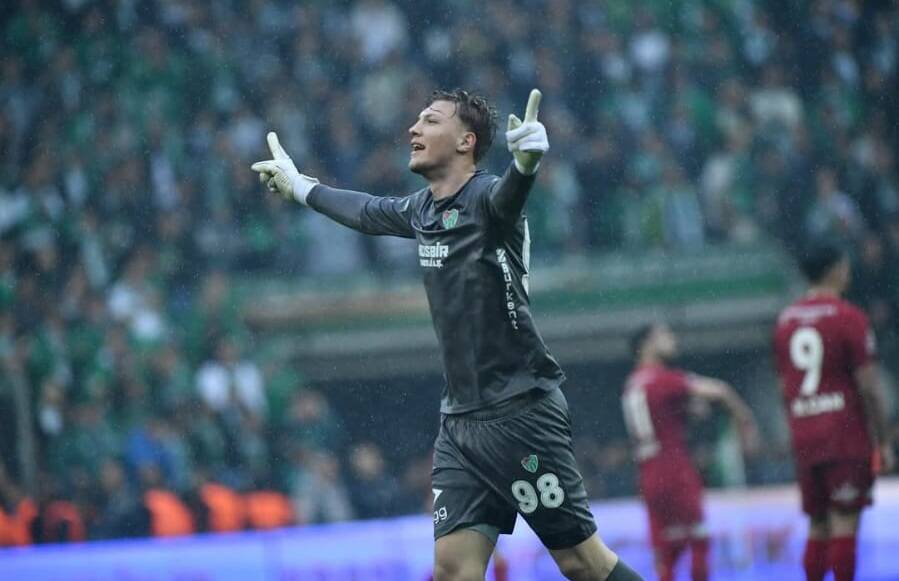 Bursaspor'da iki yılda iki kupa kaldırdı şimdi yeni bir hayali var 4 sampiyon bursasporun genc file bekcisinin en buyuk hayali a milli takim bbdc09d7da1b