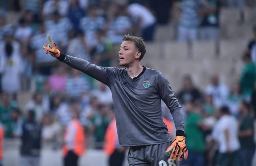 Bursaspor'da iki yılda iki kupa kaldırdı şimdi yeni bir hayali var 5 sampiyon bursasporun genc file bekcisinin en buyuk hayali a milli takim c300343d46e4