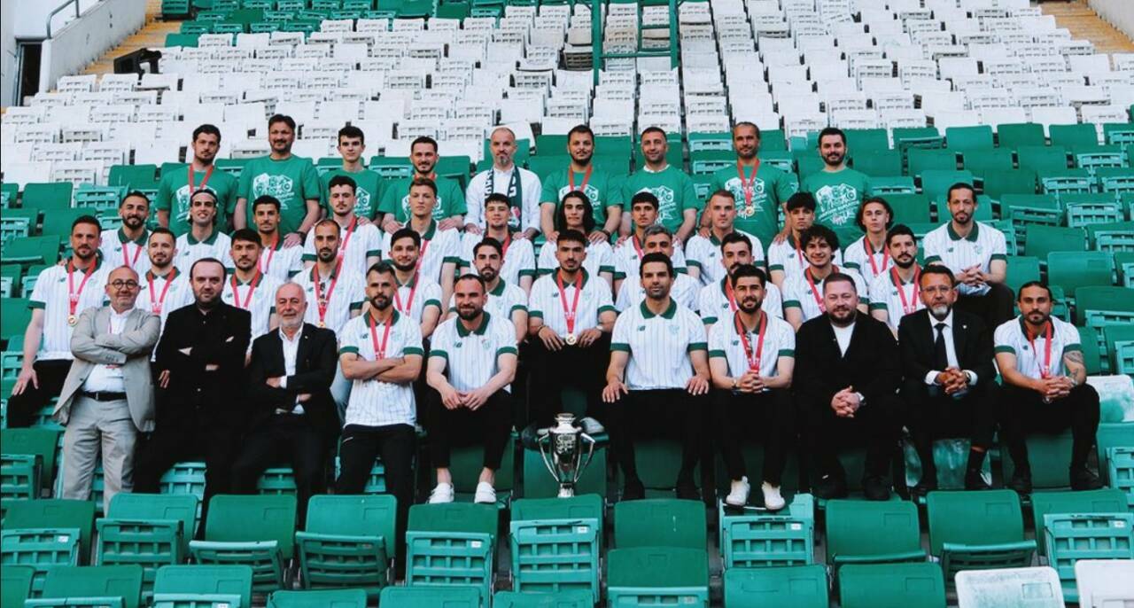 Bursaspor'da iki yılda iki kupa kaldırdı şimdi yeni bir hayali var 1 sampiyon bursasporun genc file bekcisinin en buyuk hayali a milli takim e5082b103f75
