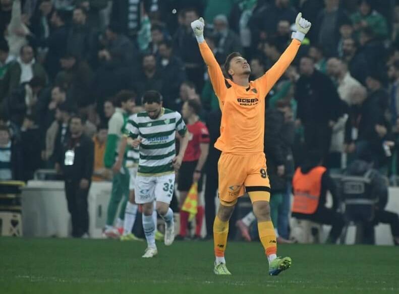 Bursaspor'da iki yılda iki kupa kaldırdı şimdi yeni bir hayali var 2 sampiyon bursasporun genc file bekcisinin en buyuk hayali a milli takim fc8a687c4f62
