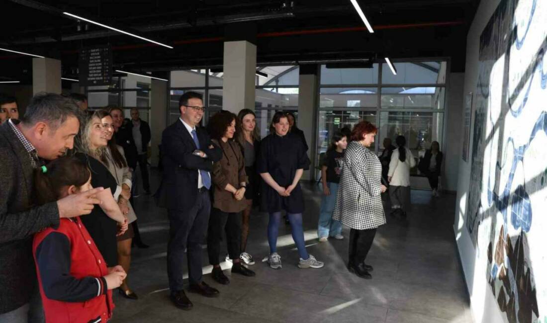 Nilüferli çocuklar, "Şehir Sen Kimsin?" atölyesinde yaptıkları seramik pano ile