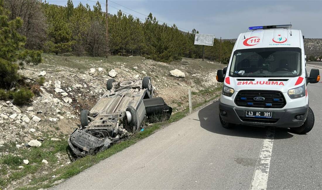 Takla atan otomobilde 2’si çocuk 4 yaralı Kütahya’da, yol kenarındaki su kanalına düşüp takla atan otomobildeki aynı