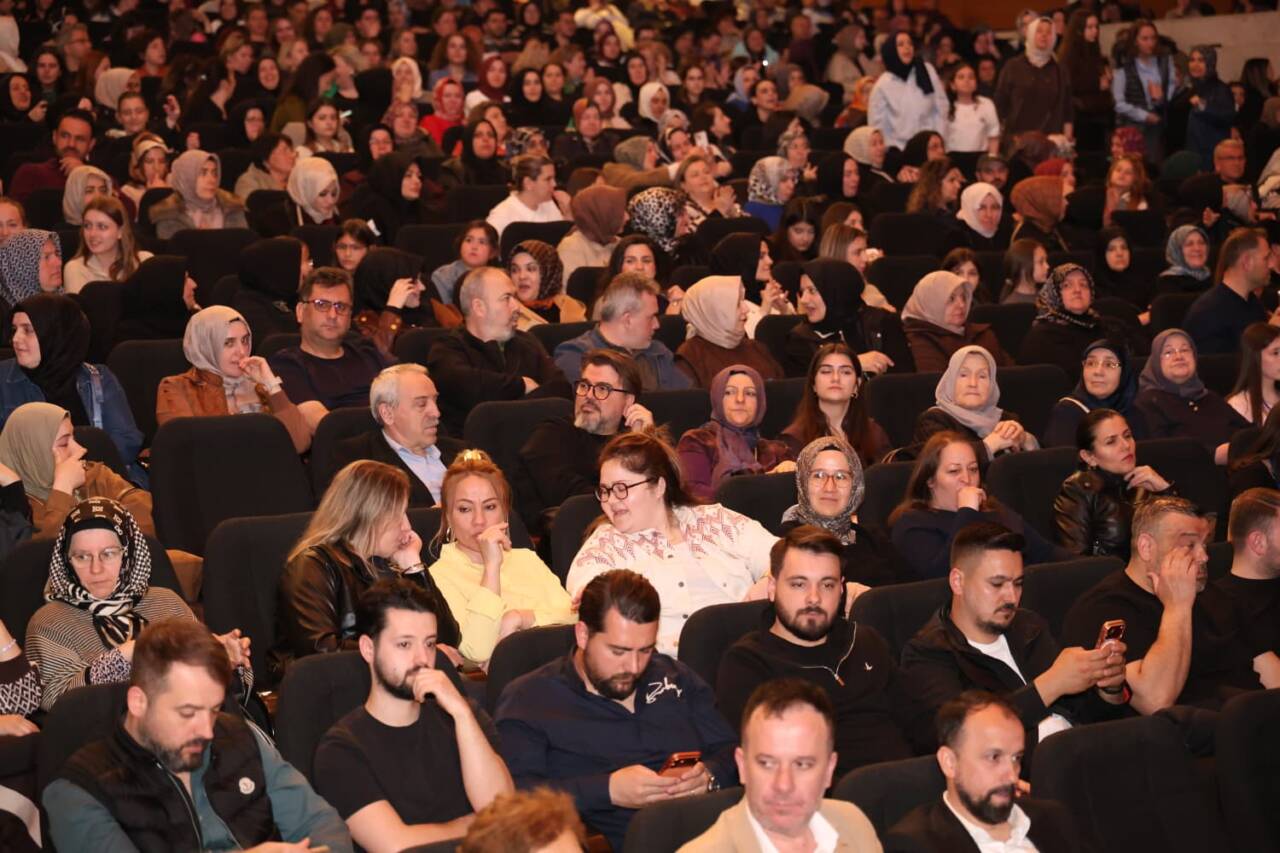 Osmangazi Belediyesi Rumeli Sıcaklığını Sahneye Taşıdı