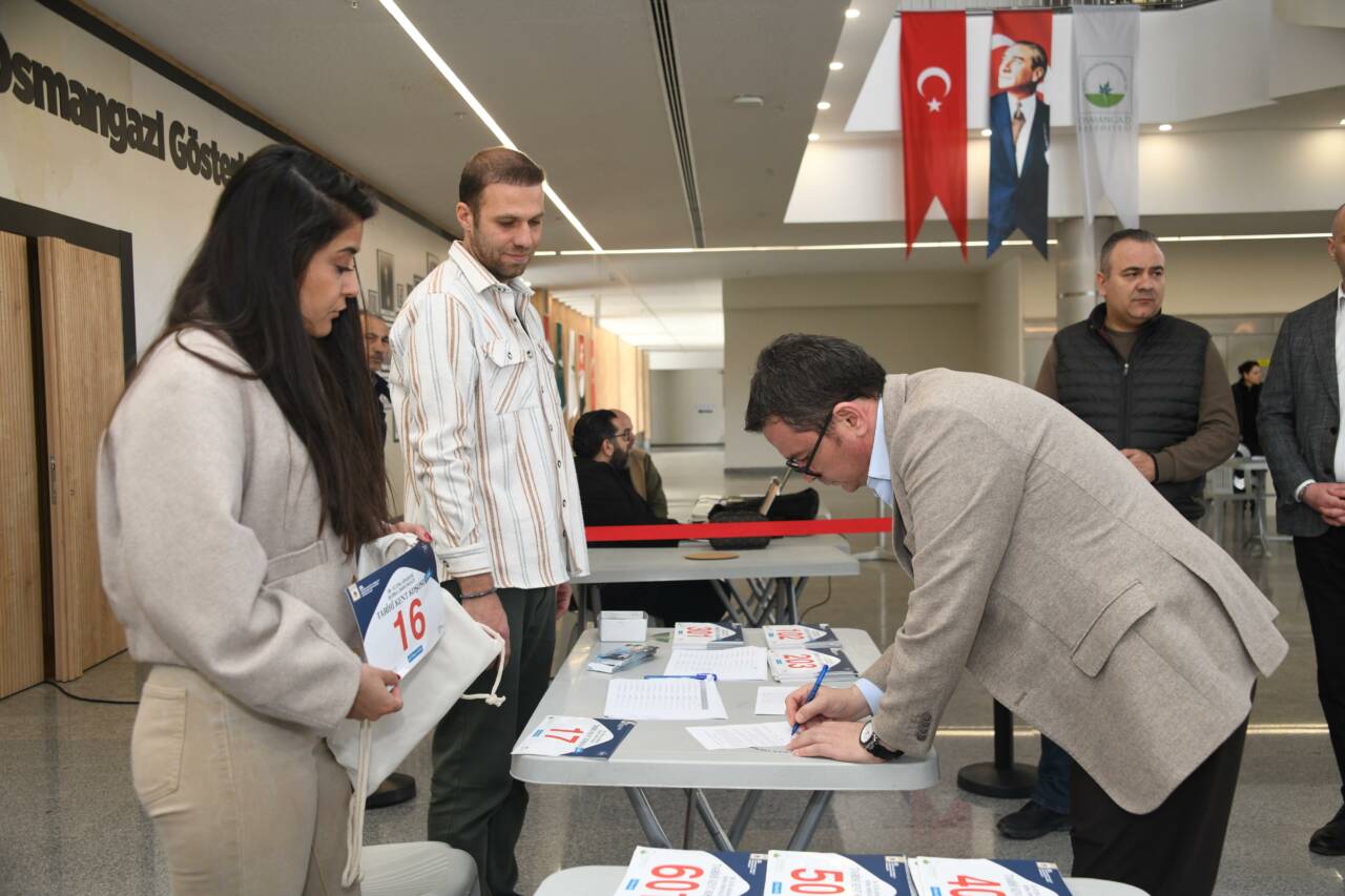 Bursa'nın uluslararası tarihi koşusunda geri sayım! Başkan Aydın; 'Ben de çocuklarımla katılacağım' 2 tarihi kent kosusu numara dagitimi 1