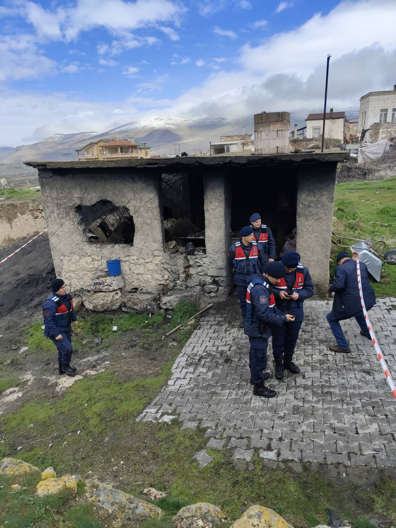 Tavanı çöken fırının enkazı altında kalan kadın öldü 1 tavani coken firinin enkazi altinda kalan kadin oldu 40889d2779f4