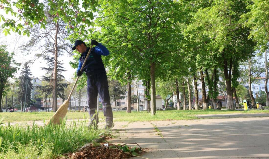 Osmangazi Belediyesi, ilçe genelindeki parkları daha temiz ve düzenli hale