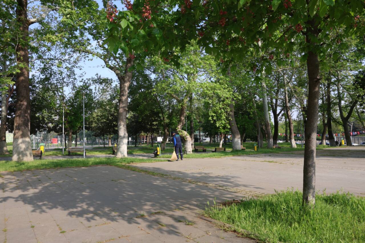 Osmangazi Belediyesi’nden Parklara Günlük Bakım Dokunuşu
