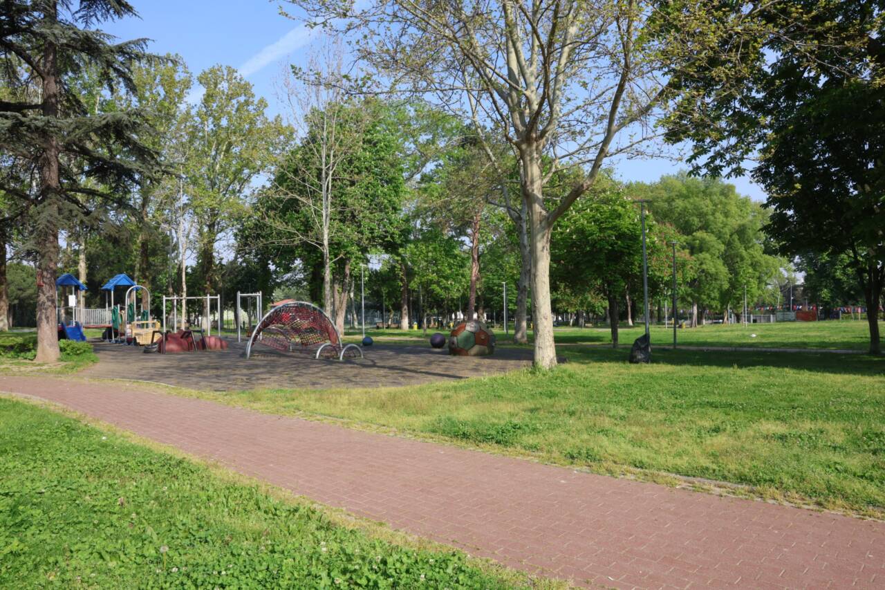 Osmangazi Belediyesi’nden Parklara Günlük Bakım Dokunuşu