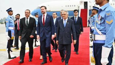 ABD ve İran, Pakistan'da müzakerelere başladı. İran basını, yüz yüze