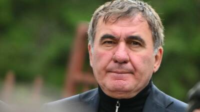 Romanya Milli Futbol Takımı'nda teknik direktörlüğe Gheorghe Hagi getirildi.