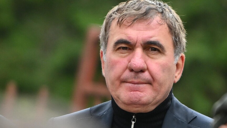 Romanya Milli Futbol Takımı'nda teknik direktörlüğe Gheorghe Hagi getirildi.