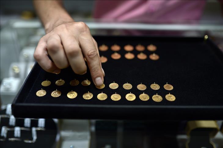 Gram altın, güne düşüşle başlamasının ardından 6 bin 854 liradan
