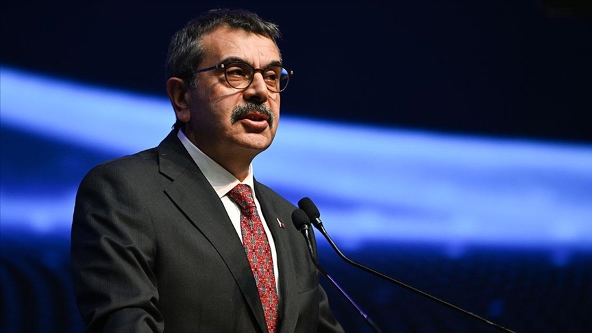 Milli Eğitim Bakanı Yusuf Tekin, okullarda milli takım için marş