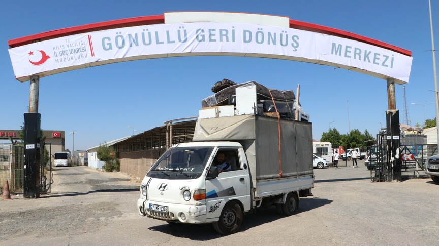 Çalışma ve Sosyal Güvenlik Bakanı Vedat Işıkhan, Suriyelilerin ülkelerine dönüşünün