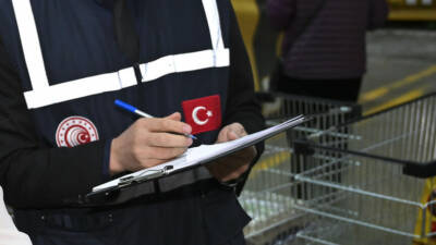Ticaret Bakanlığı, Diyarbakır, İstanbul ve Balıkesir'deki bazı zincir marketleri, çeşitli