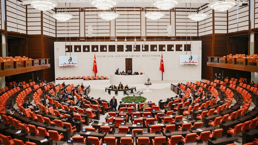 Meclis'te, son 16 yılda 494 kanun yasalaştı ve 1137 uluslararası