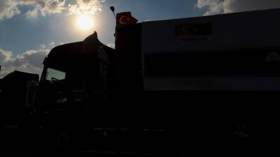 Sağlık Bakanı Kemal Memişoğlu, tıbbi malzeme ve cihazlarla yüklü yardım