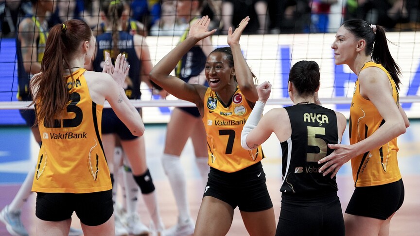 Play-off finali beşinci maçında Fenerbahçe Medicana'yı 3-1 yenerek seriyi 3-2