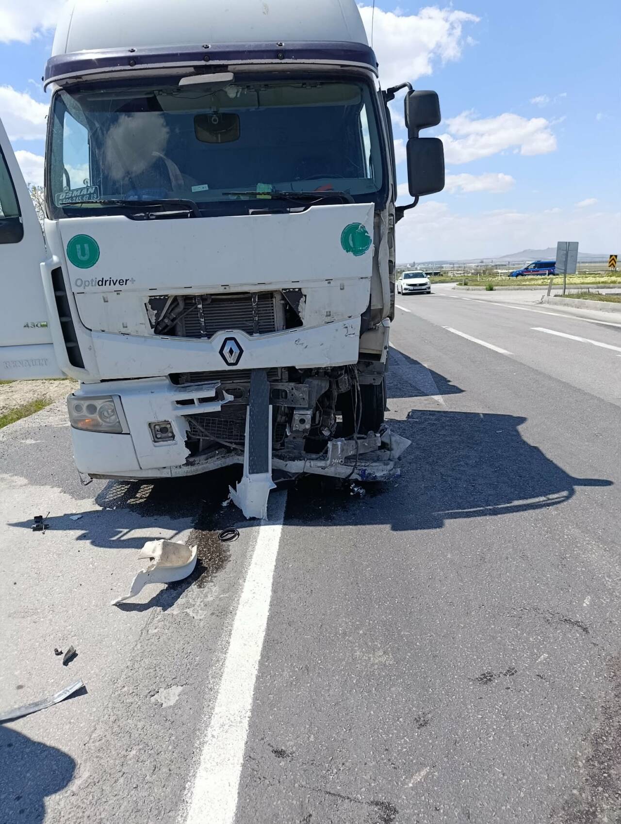 TIR'ın çarptığı otomobilin sürücüsü öldü 2 tirin carptigi otomobilin surucusu oldu 69989a030e64