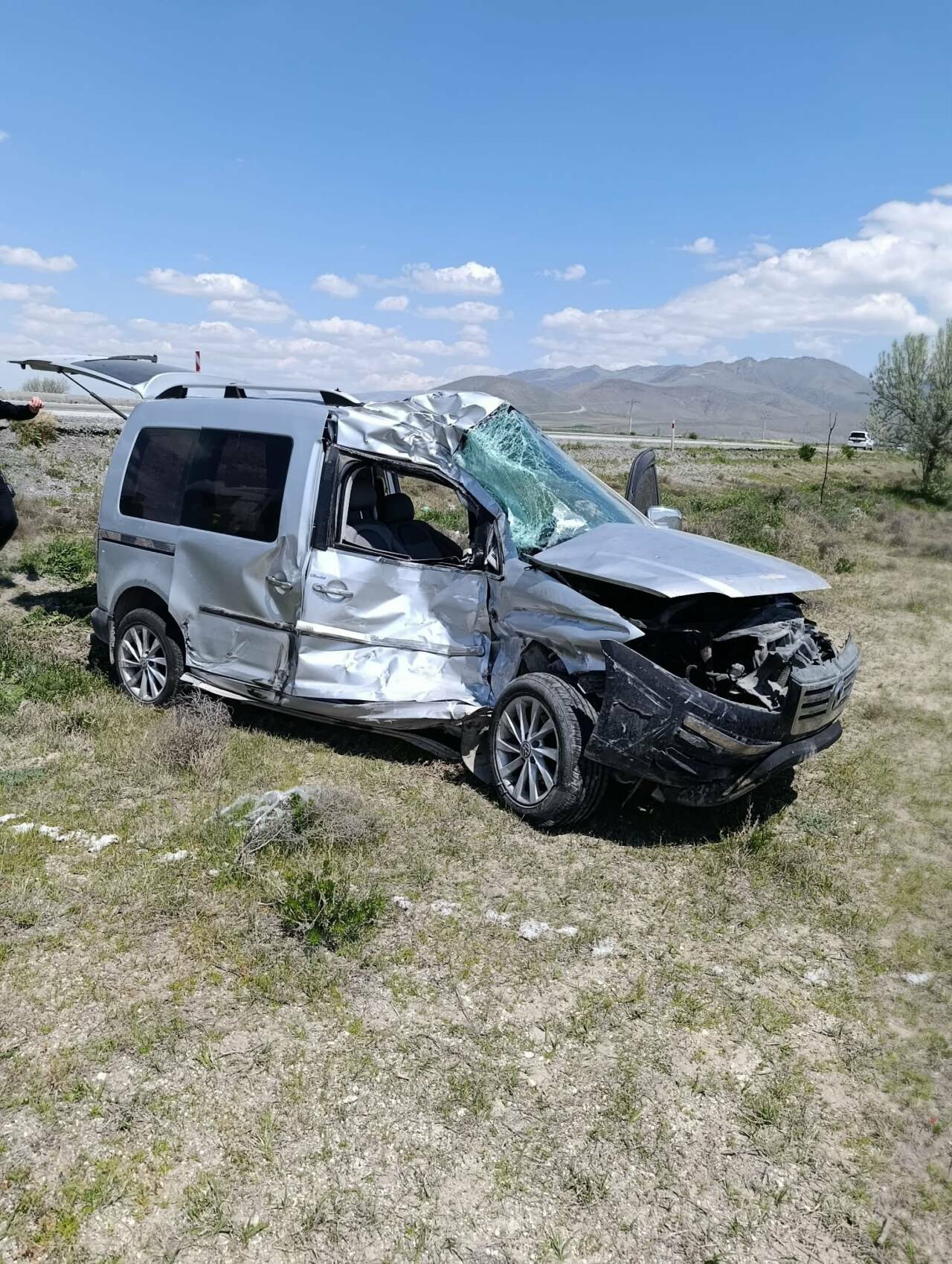 TIR'ın çarptığı otomobilin sürücüsü öldü 3 tirin carptigi otomobilin surucusu oldu eeb0cdca3462