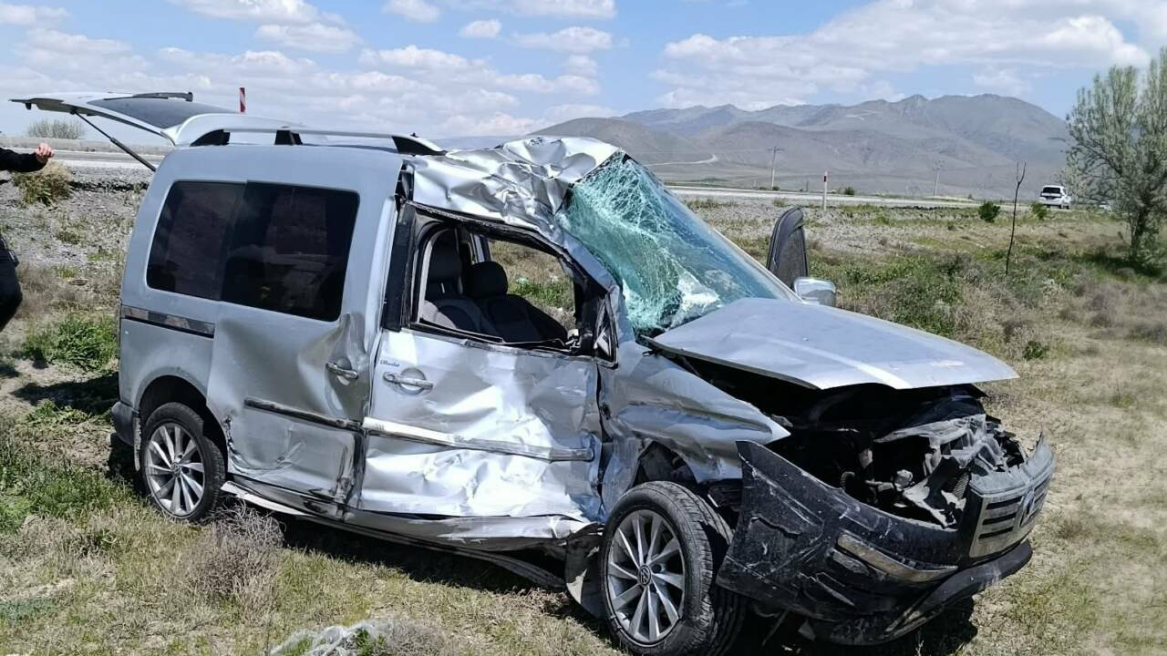 TIR'ın çarptığı otomobilin sürücüsü öldü 4 tirin carptigi otomobilin surucusu oldueeb0cdca3462