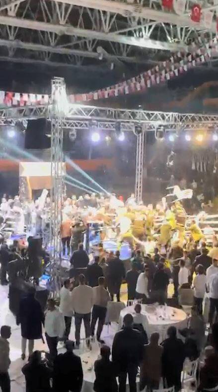 Boks maçında ortalık karıştı! 3 trabzonda boks macinda kavga kamerada fd423a1a2650