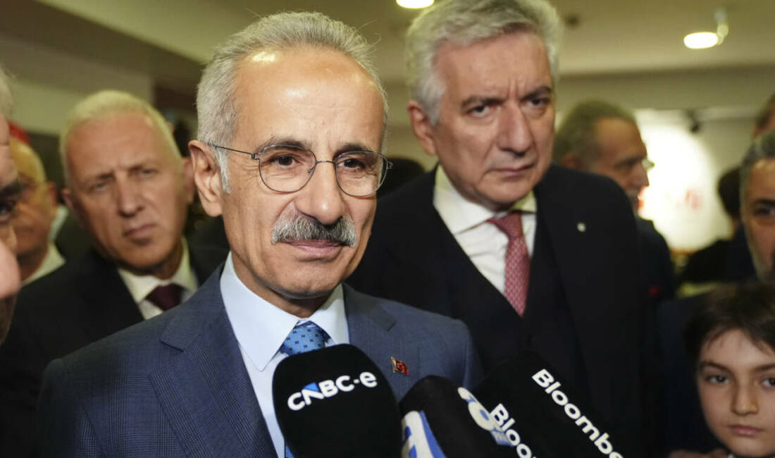 Türkiye’de jet yakıtı problemi var mı? Bakan Uraloğlu açıkladı Ulaştırma ve Altyapı Bakanı Abdulkadir Uraloğlu, Türkiye'deki jet yakıtlarının durumuna
